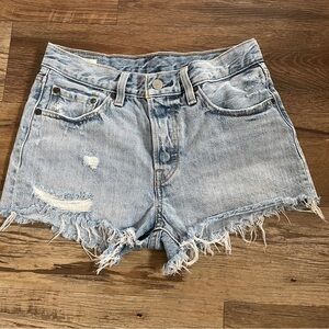 Levi’s cut off denim shorts 26